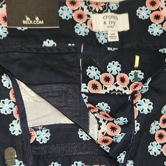 Crown and ivy shorts NWT - Picture 3 of 3